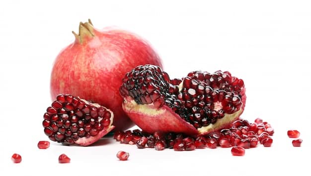 Pomegranates Descriptive credit freepik