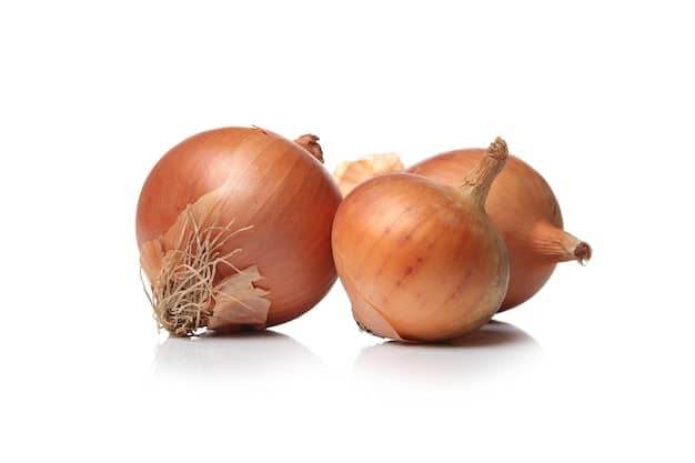 raw-onions-white-surface_144627-45173